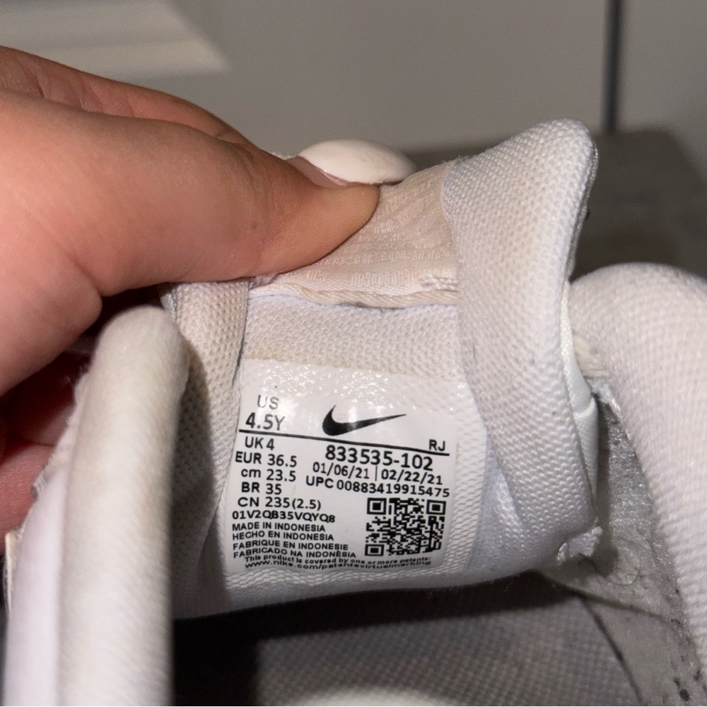 Used White Nike Size 4.5Y - Picture 7 of 7